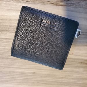 Tiny wallet